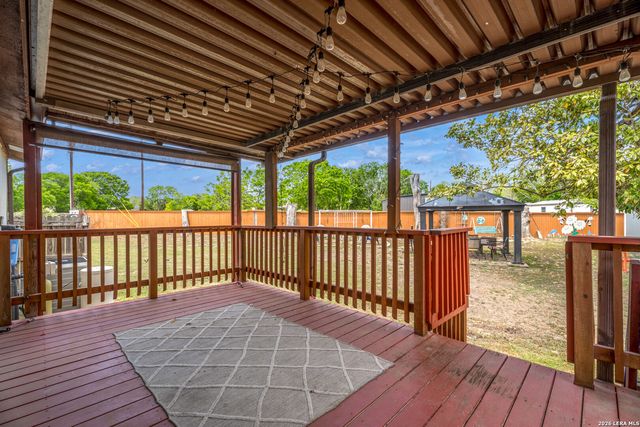 430 PECAN DR SW, Mcqueeney, TX 78123