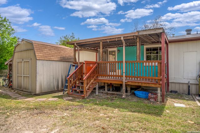 430 PECAN DR SW, Mcqueeney, TX 78123