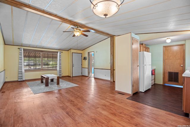 430 PECAN DR SW, Mcqueeney, TX 78123