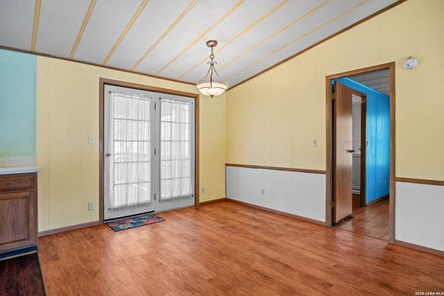 430 PECAN DR SW, Mcqueeney, TX 78123