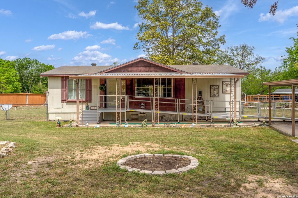 430 PECAN DR SW, Mcqueeney, TX 78123