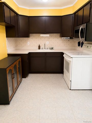 8401 18 Mile Road 94, Sterling Heights, MI 48313