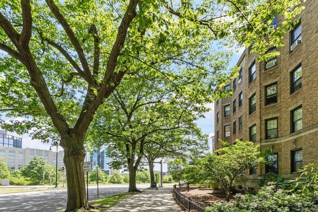 120 Riverway 4, Boston, MA 02215