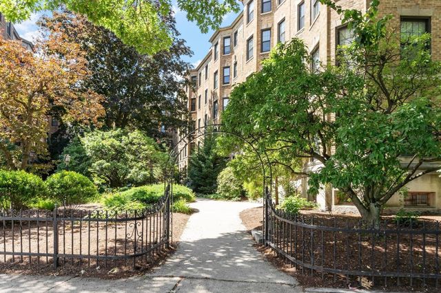120 Riverway 4, Boston, MA 02215