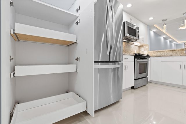 3580 S Ocean Boulevard 8b, South Palm Beach, FL 33480