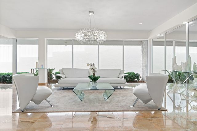 3580 S Ocean Boulevard 8b, South Palm Beach, FL 33480