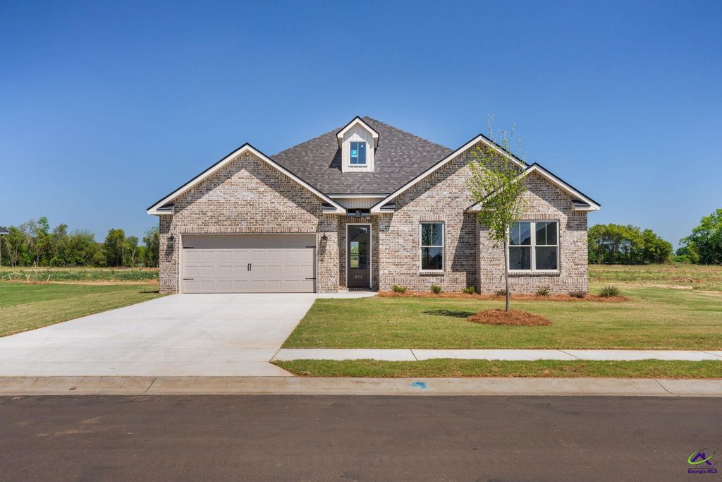 211 Farmland Circle, Perry, GA 31069