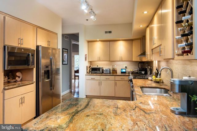 336 OVERLOOK LN, Conshohocken, PA 19428