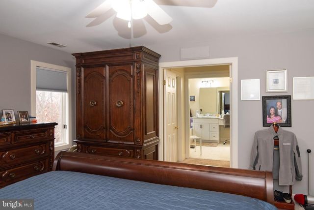 336 OVERLOOK LN, Conshohocken, PA 19428