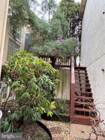 336 OVERLOOK LN, Conshohocken, PA 19428