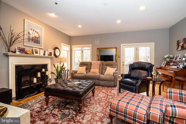 336 OVERLOOK LN, Conshohocken, PA 19428