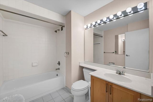 1001 W Jefferson Avenue 13B, Detroit, MI 48226