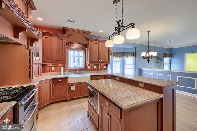 1805 CONEWAGO LN, Lancaster, PA 17601