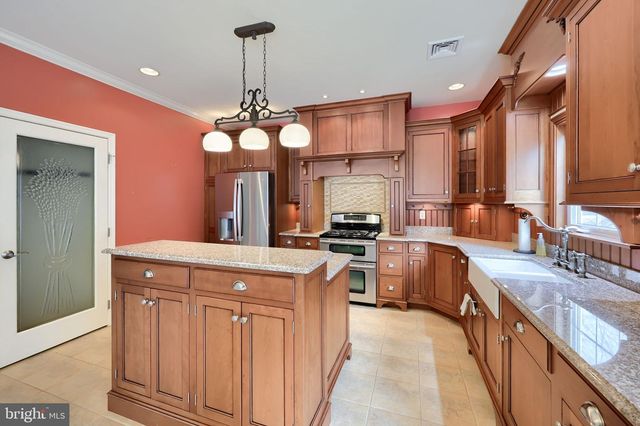 1805 CONEWAGO LN, Lancaster, PA 17601