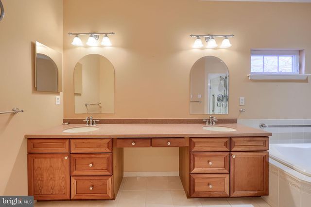 1805 CONEWAGO LN, Lancaster, PA 17601