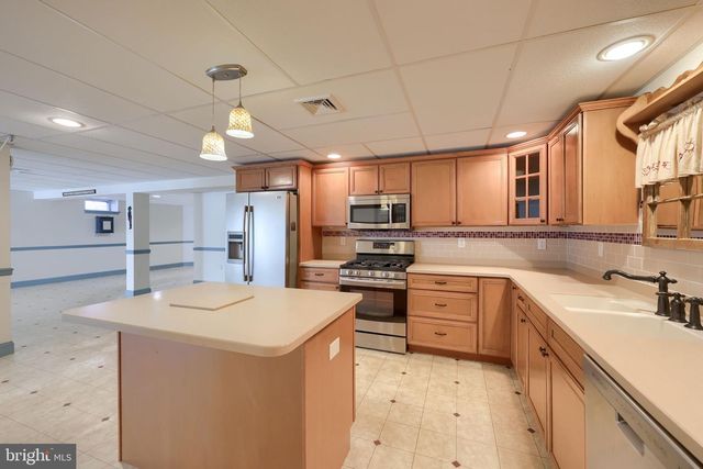 1805 CONEWAGO LN, Lancaster, PA 17601