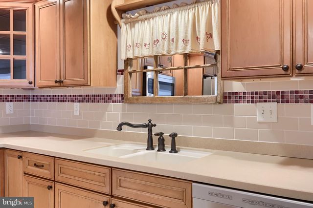 1805 CONEWAGO LN, Lancaster, PA 17601