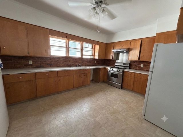 58 Willow Ave 58A, Somerville, MA 02144