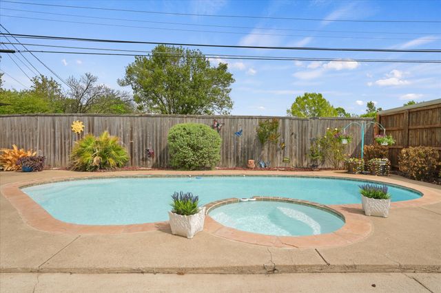 1233 Bardfield Avenue, Garland, TX 75041