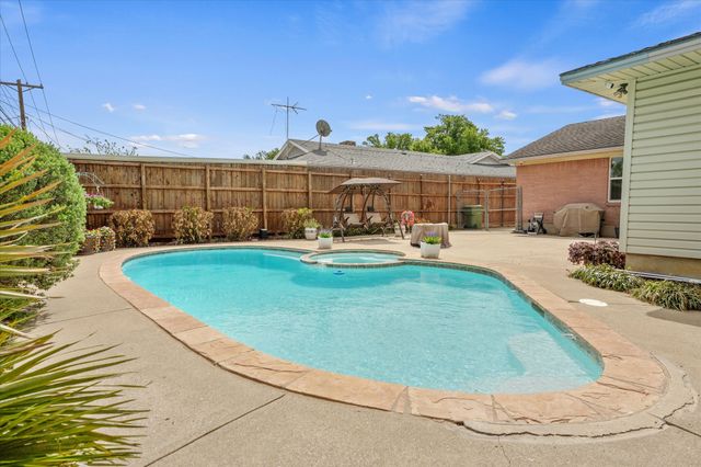 1233 Bardfield Avenue, Garland, TX 75041