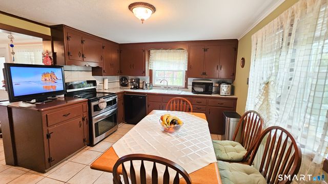 384 Long Hill Road, South Windsor, CT 06074