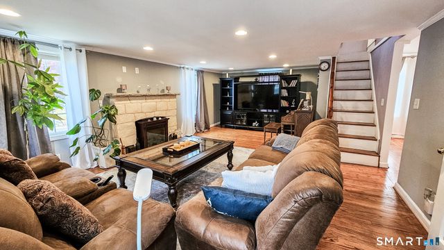 384 Long Hill Road, South Windsor, CT 06074