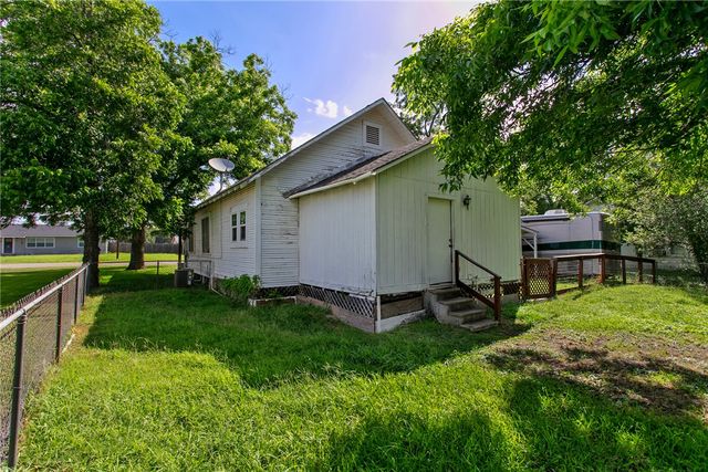 202 South Broadway Street, Caldwell, TX 77836