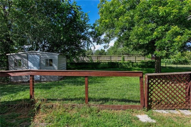 202 South Broadway Street, Caldwell, TX 77836