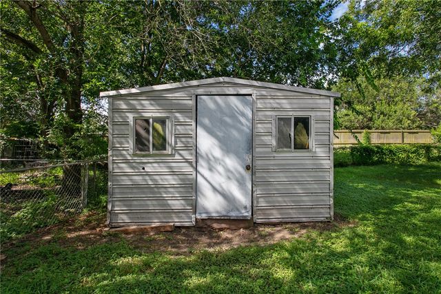 202 South Broadway Street, Caldwell, TX 77836
