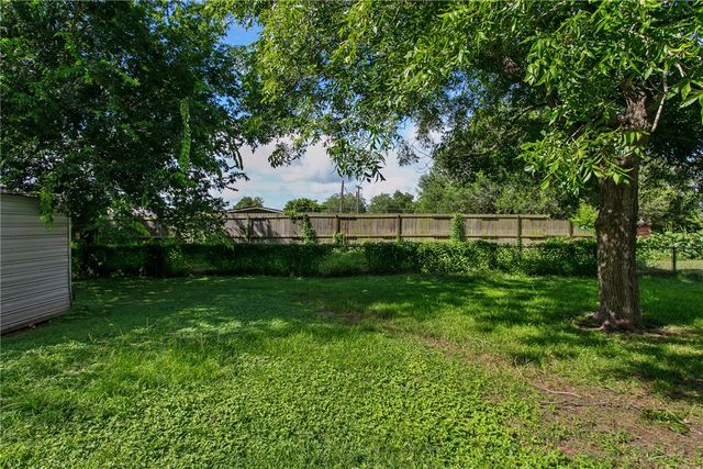 202 South Broadway Street, Caldwell, TX 77836