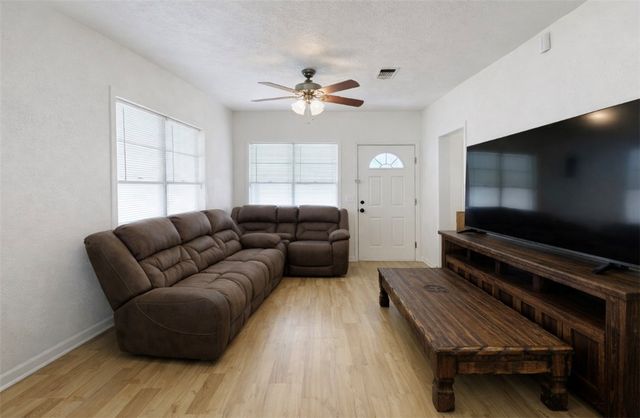202 South Broadway Street, Caldwell, TX 77836