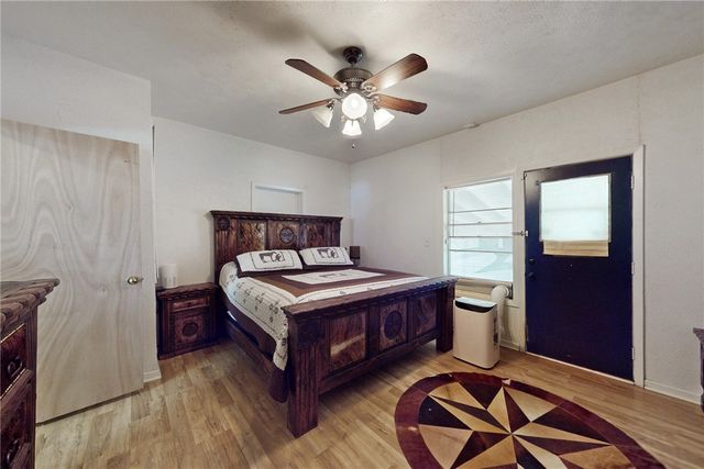 202 South Broadway Street, Caldwell, TX 77836