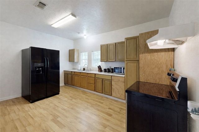 202 South Broadway Street, Caldwell, TX 77836