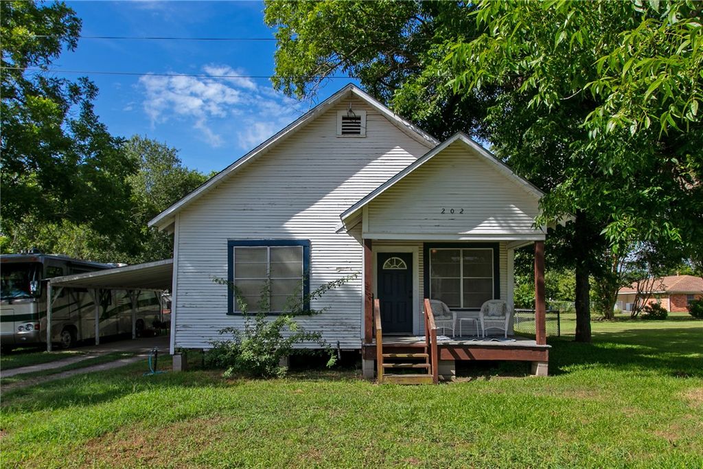 202 South Broadway Street, Caldwell, TX 77836 — photo 2