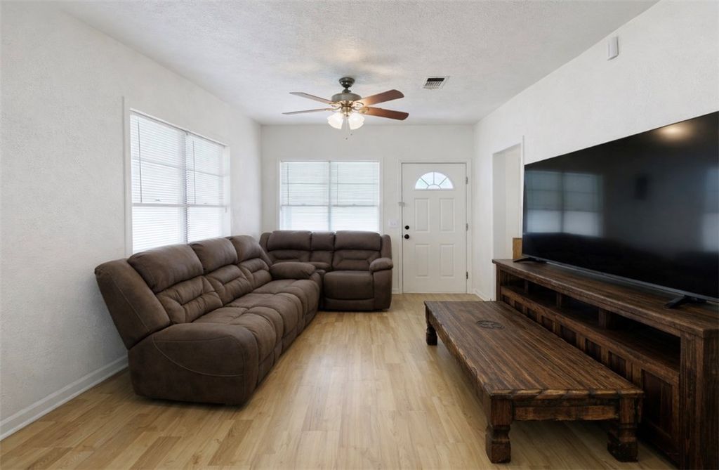 202 South Broadway Street, Caldwell, TX 77836 — photo 4