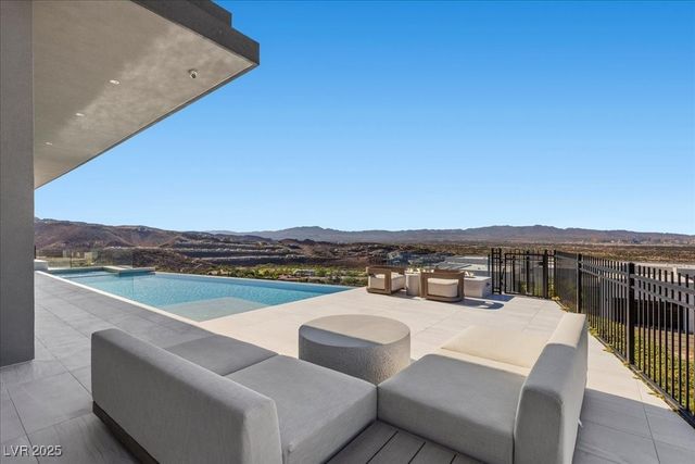 615 Scenic Rim Drive, Henderson, NV 89012