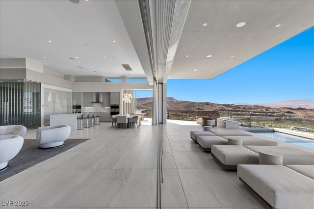 615 Scenic Rim Drive, Henderson, NV 89012