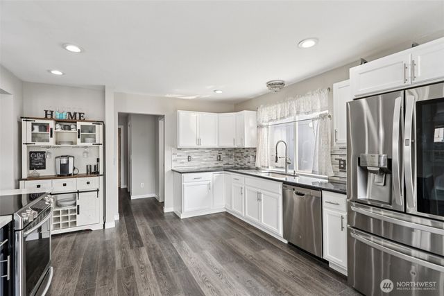 15402 41st Avenue E, Tacoma, WA 98446