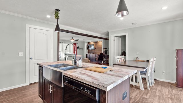 834 Paradise Island Drive, Defuniak Springs, FL 32433