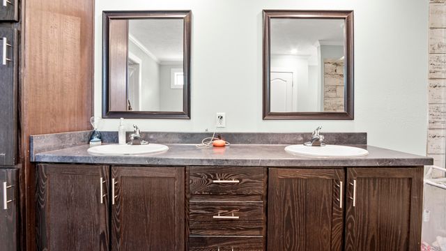 834 Paradise Island Drive, Defuniak Springs, FL 32433