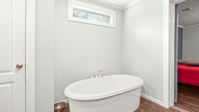 834 Paradise Island Drive, Defuniak Springs, FL 32433