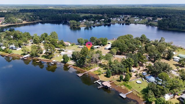 834 Paradise Island Drive, Defuniak Springs, FL 32433