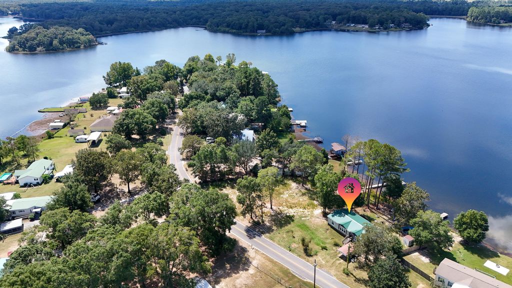 834 Paradise Island Drive, Defuniak Springs, FL 32433