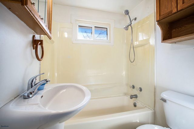 737 W Capital Avenue, Bellevue, MI 49021