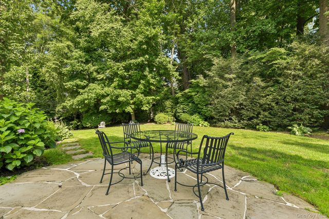 24 Vanad Drive, East Hills, NY 11576