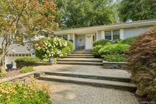 24 Vanad Drive, East Hills, NY 11576