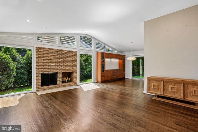 8200 STONE TRAIL DR, Bethesda, MD 20817