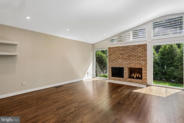 8200 STONE TRAIL DR, Bethesda, MD 20817