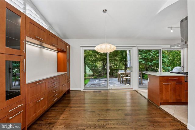8200 STONE TRAIL DR, Bethesda, MD 20817