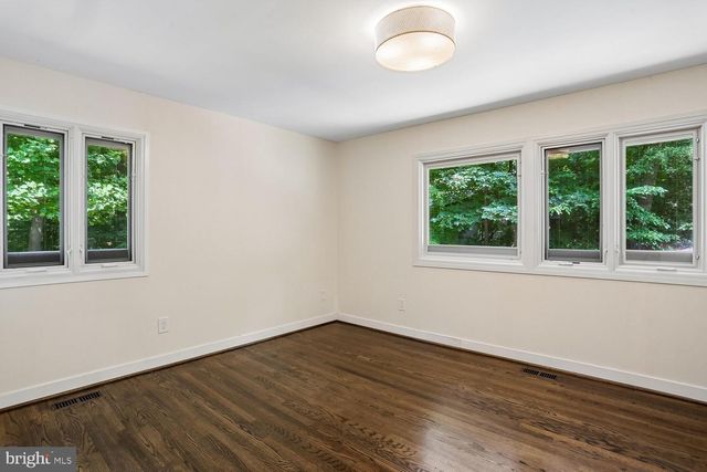 8200 STONE TRAIL DR, Bethesda, MD 20817